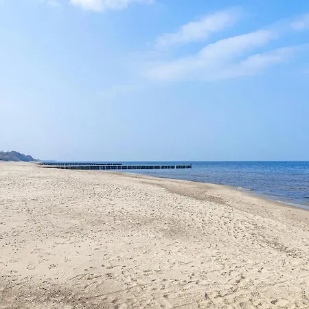 2 Bedroom Awesome In Dom wakacyjny Sarbinowo